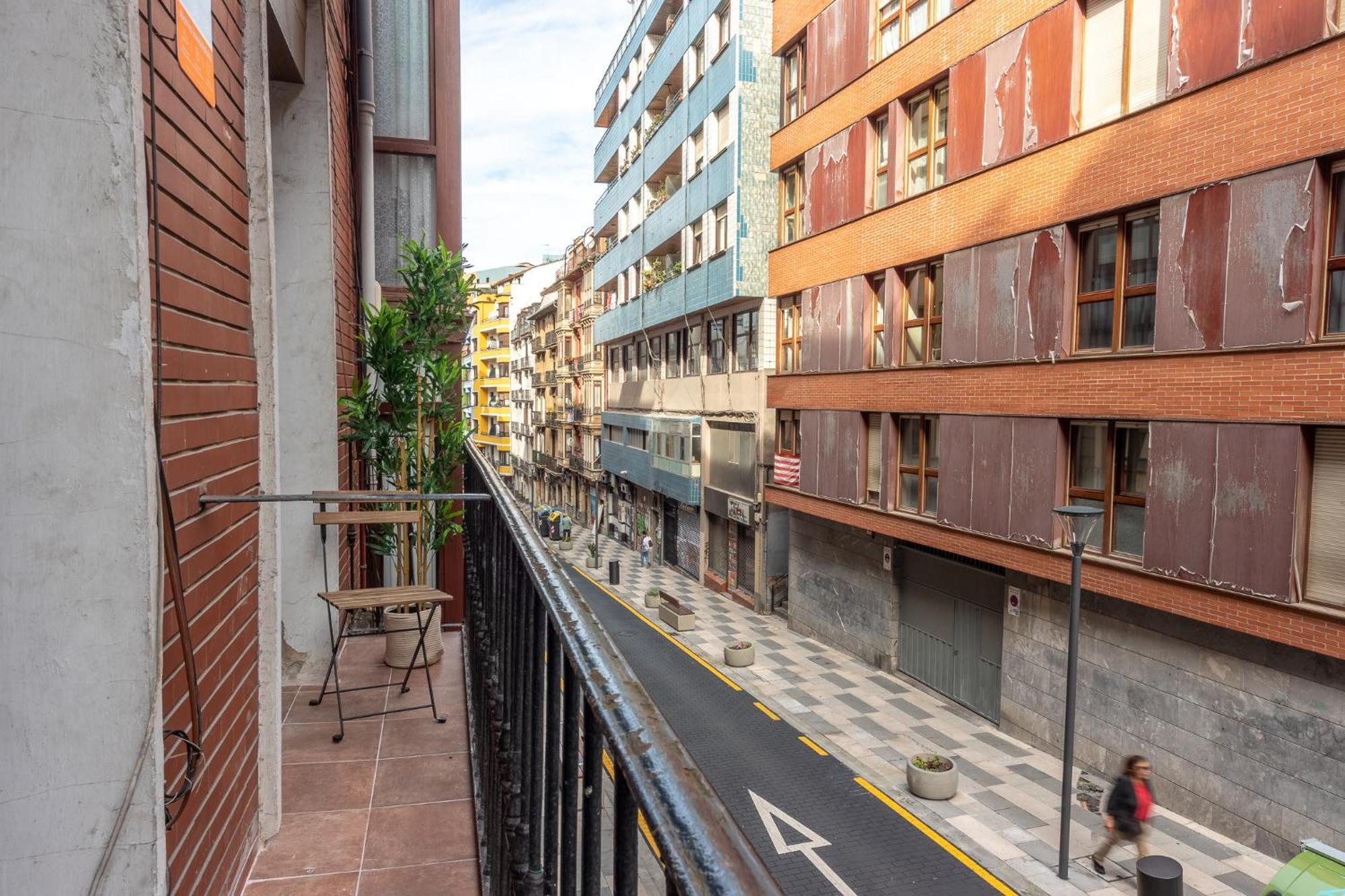 Unamuno, En El Casco Viejo Bilbao Exterior foto